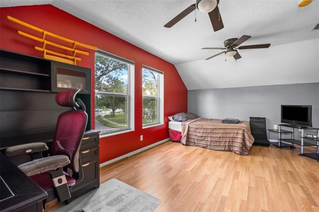 For Sale: $299,000 (3 beds, 2 baths, 1481 Square Feet)