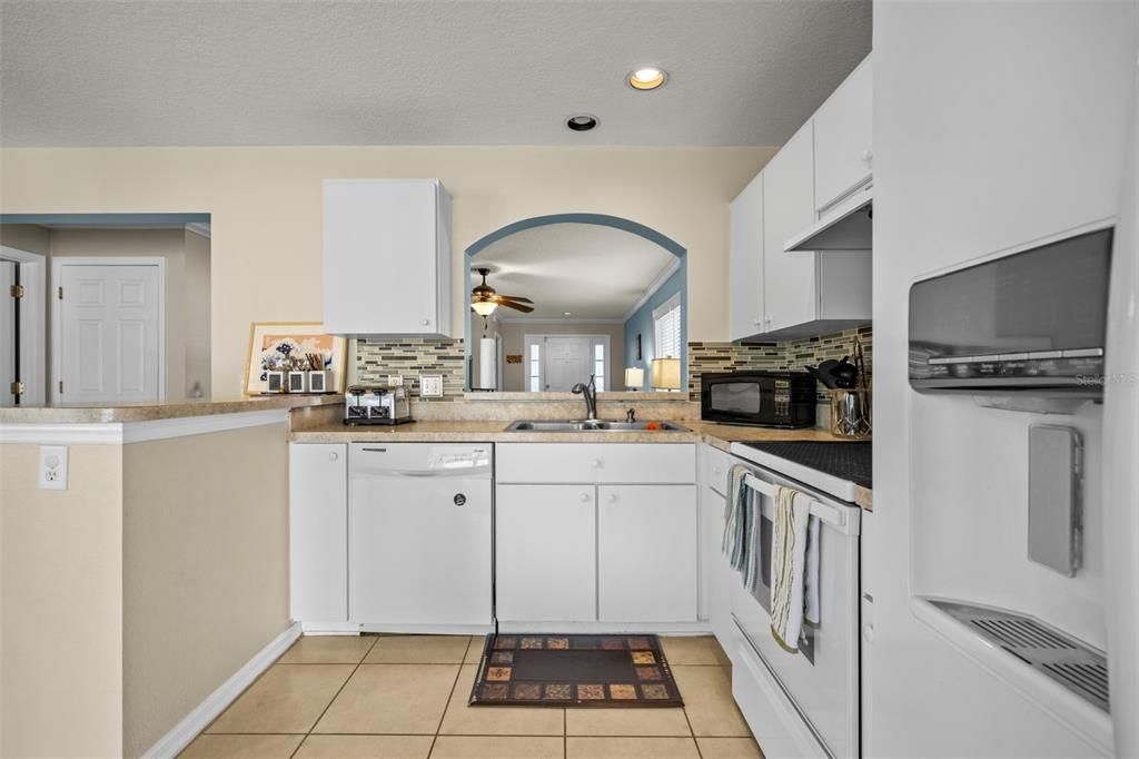 For Sale: $299,000 (3 beds, 2 baths, 1481 Square Feet)
