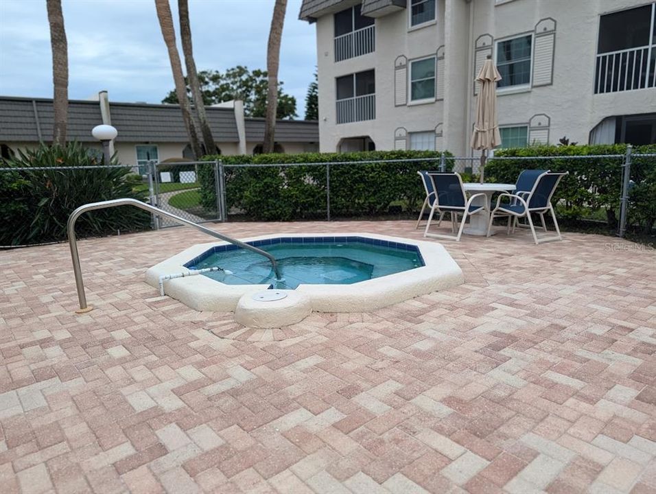 For Sale: $129,000 (2 beds, 2 baths, 1075 Square Feet)