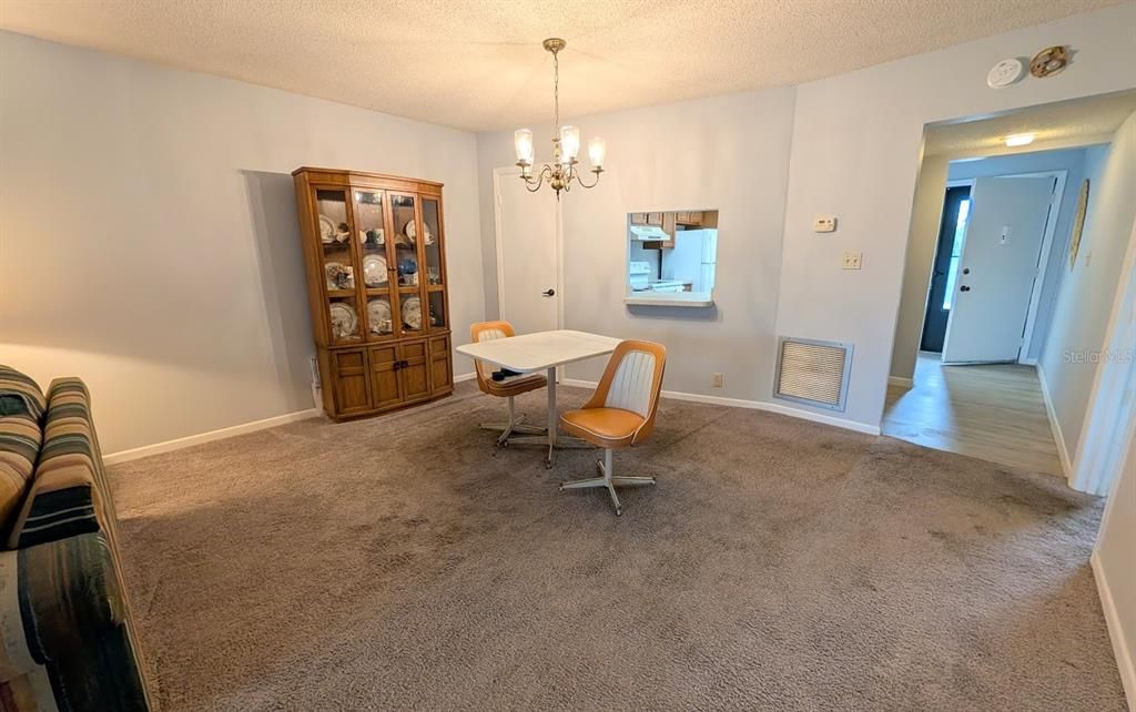 For Sale: $129,000 (2 beds, 2 baths, 1075 Square Feet)