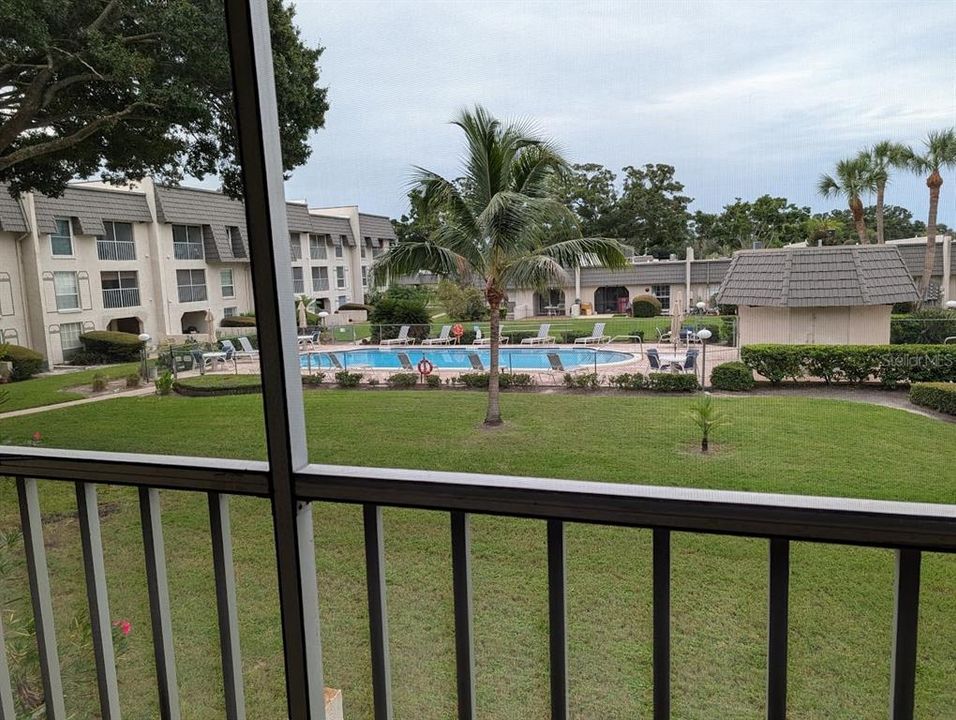 For Sale: $129,000 (2 beds, 2 baths, 1075 Square Feet)
