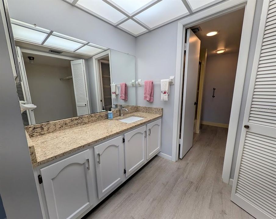 For Sale: $129,000 (2 beds, 2 baths, 1075 Square Feet)