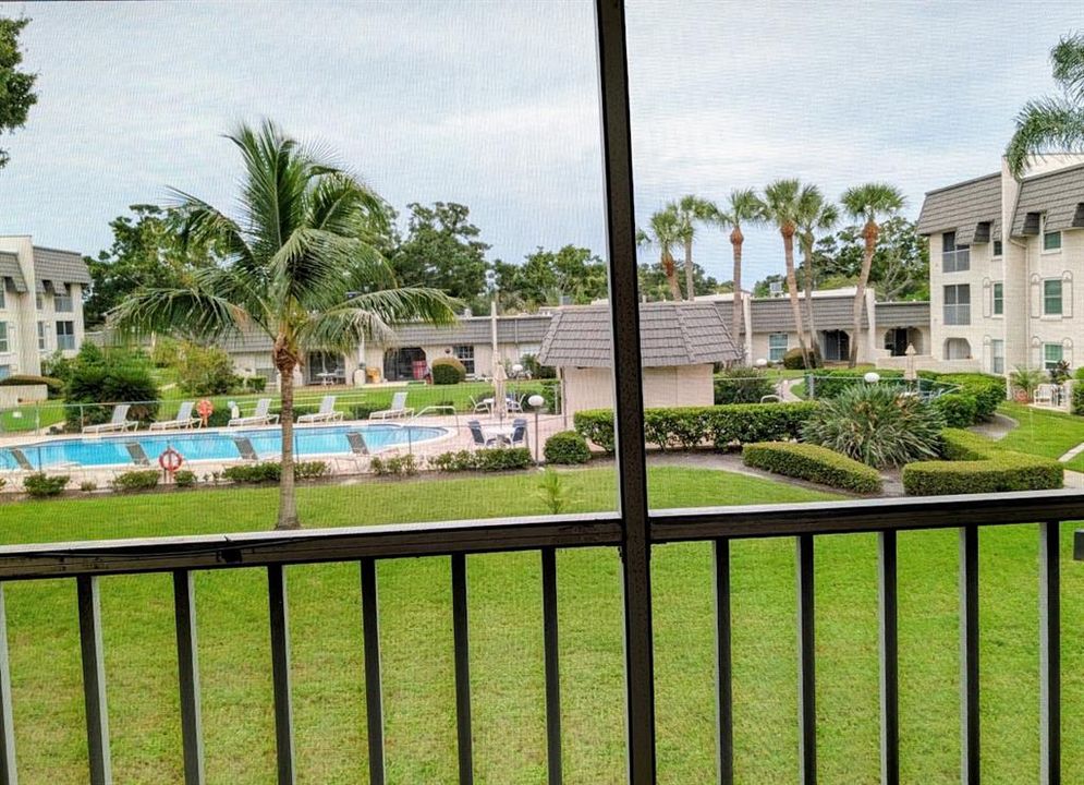 For Sale: $129,000 (2 beds, 2 baths, 1075 Square Feet)