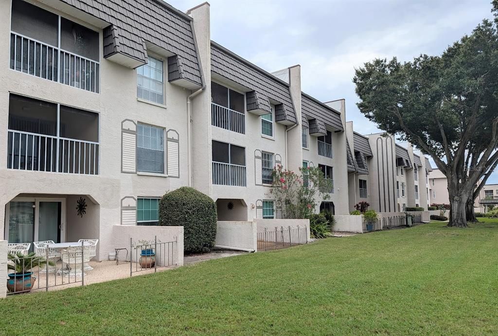 For Sale: $129,000 (2 beds, 2 baths, 1075 Square Feet)