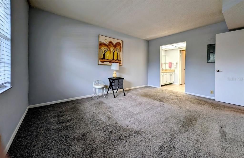 For Sale: $129,000 (2 beds, 2 baths, 1075 Square Feet)