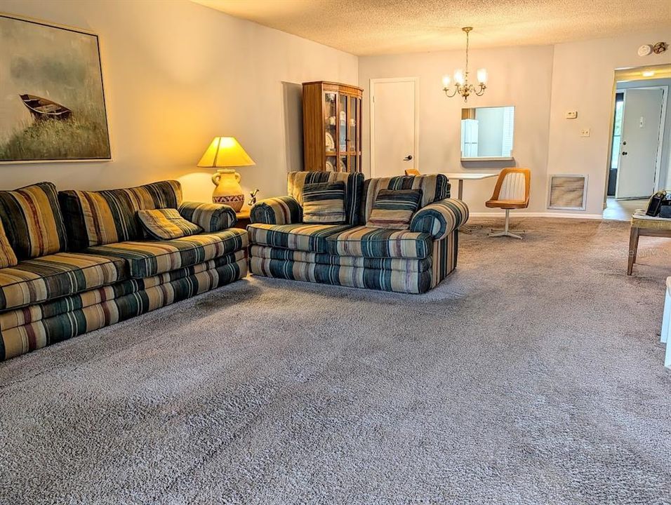 For Sale: $129,000 (2 beds, 2 baths, 1075 Square Feet)