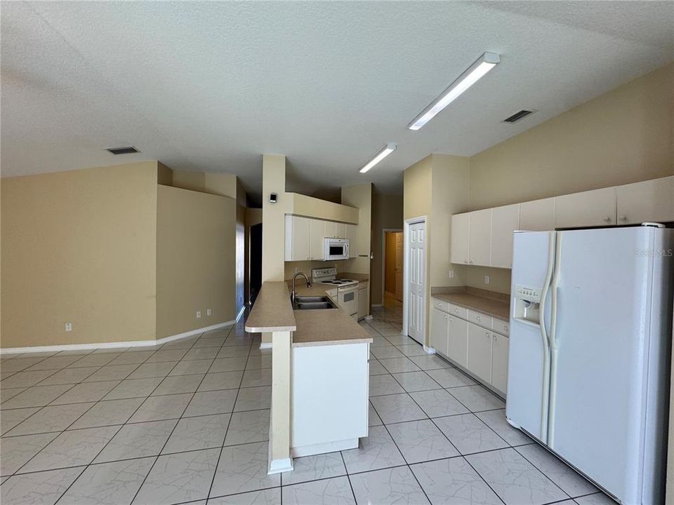 En Renta: $2,350 (3 camas, 2 baños, 1742 Pies cuadrados)