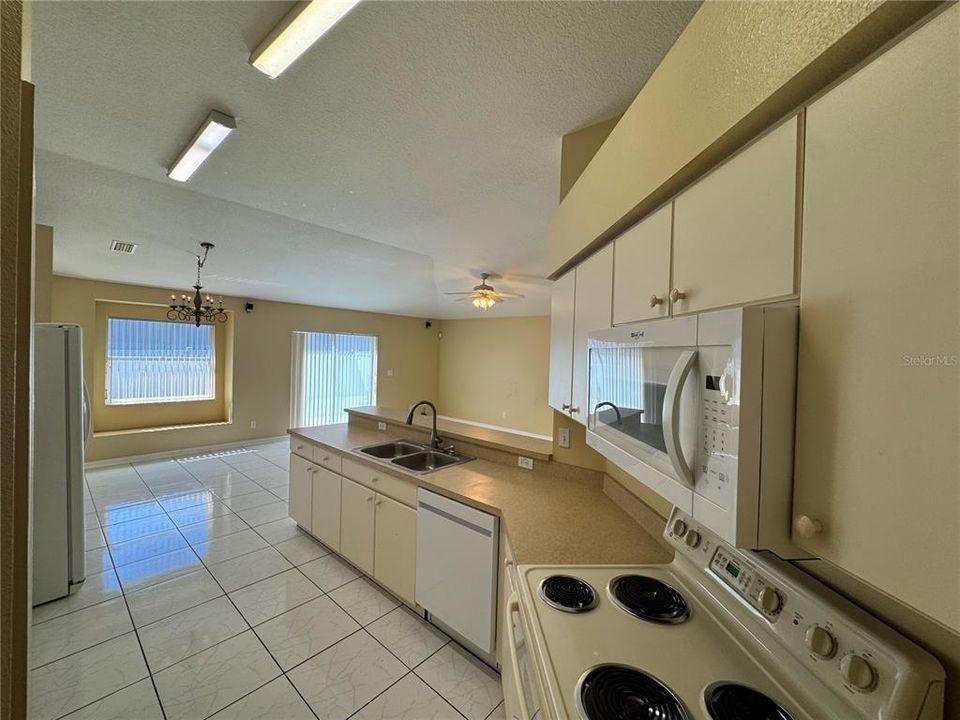En Renta: $2,350 (3 camas, 2 baños, 1742 Pies cuadrados)