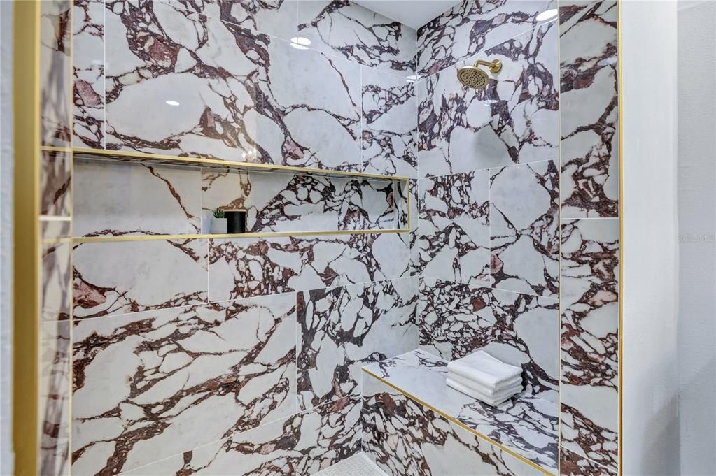 На продажу: $699,900 (4 спален, 3 ванн, 2434 Квадратных фут)