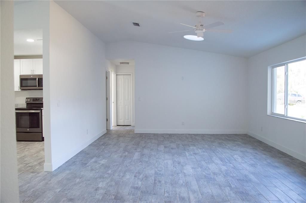 For Sale: $369,900 (3 beds, 2 baths, 1497 Square Feet)