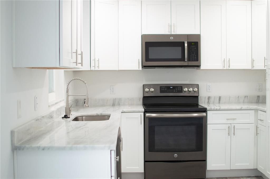 For Sale: $369,900 (3 beds, 2 baths, 1497 Square Feet)
