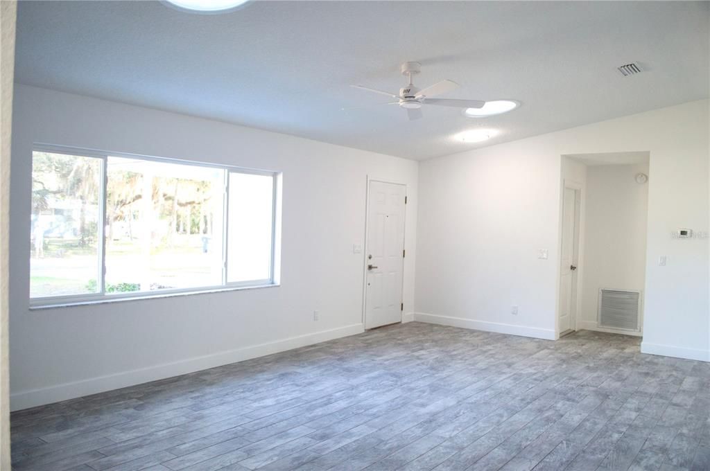 For Sale: $369,900 (3 beds, 2 baths, 1497 Square Feet)