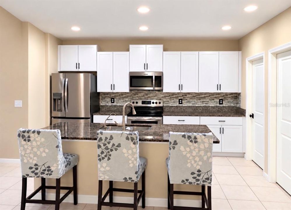 En Venta: $399,900 (5 camas, 2 baños, 2415 Pies cuadrados)