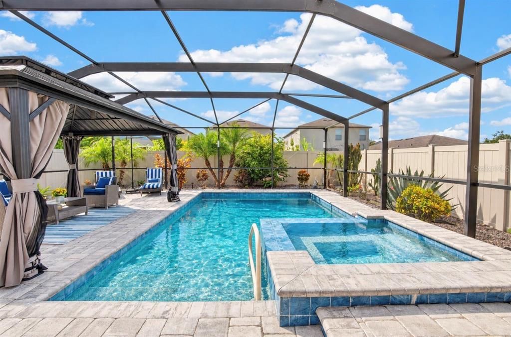 En Venta: $399,900 (5 camas, 2 baños, 2415 Pies cuadrados)