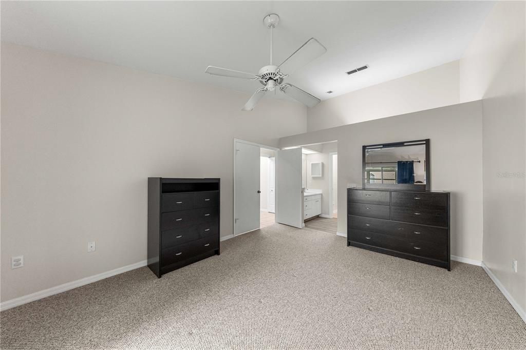 For Sale: $219,000 (2 beds, 2 baths, 1155 Square Feet)