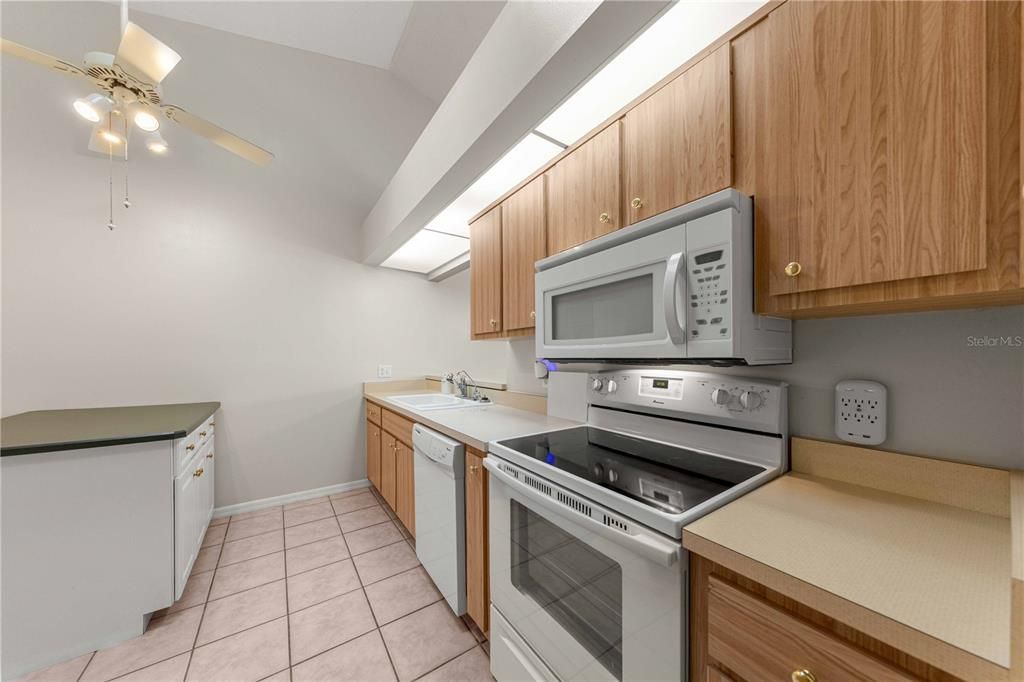 For Sale: $219,000 (2 beds, 2 baths, 1155 Square Feet)
