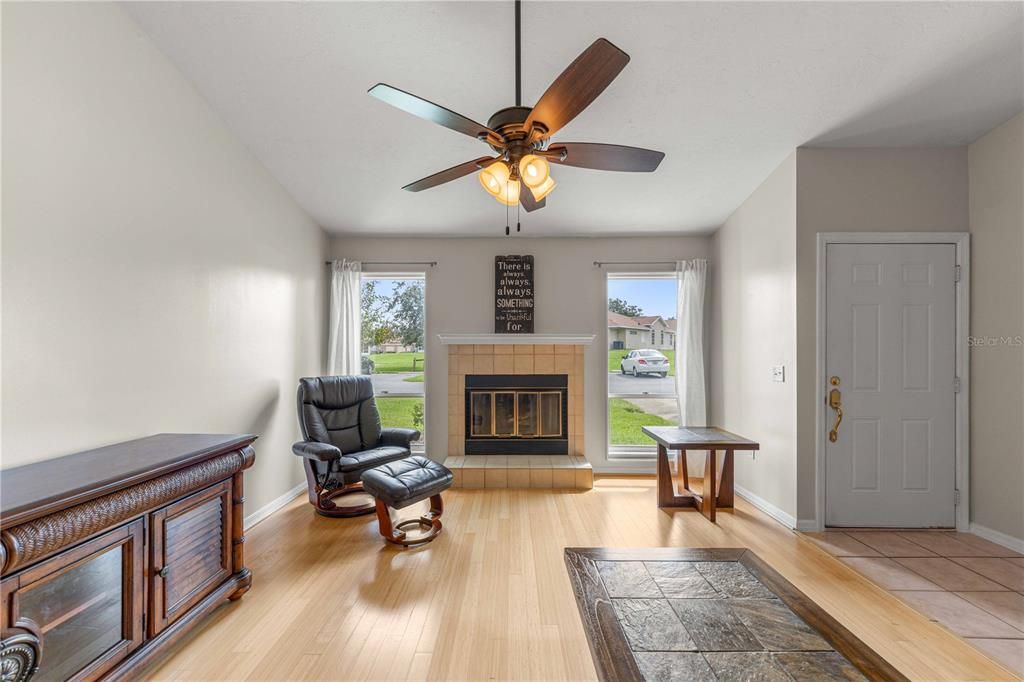 For Sale: $219,000 (2 beds, 2 baths, 1155 Square Feet)