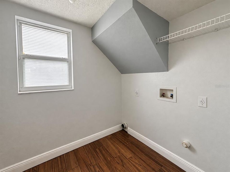 En Venta: $405,000 (4 camas, 2 baños, 1938 Pies cuadrados)