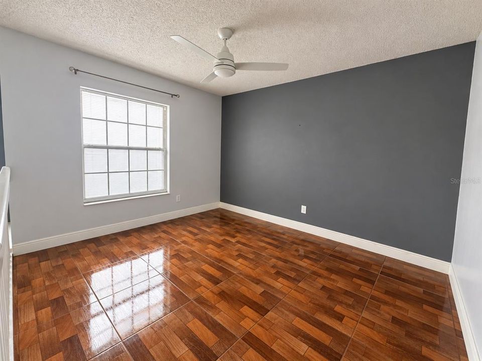 En Venta: $405,000 (4 camas, 2 baños, 1938 Pies cuadrados)