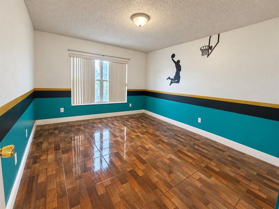 En Venta: $405,000 (4 camas, 2 baños, 1938 Pies cuadrados)