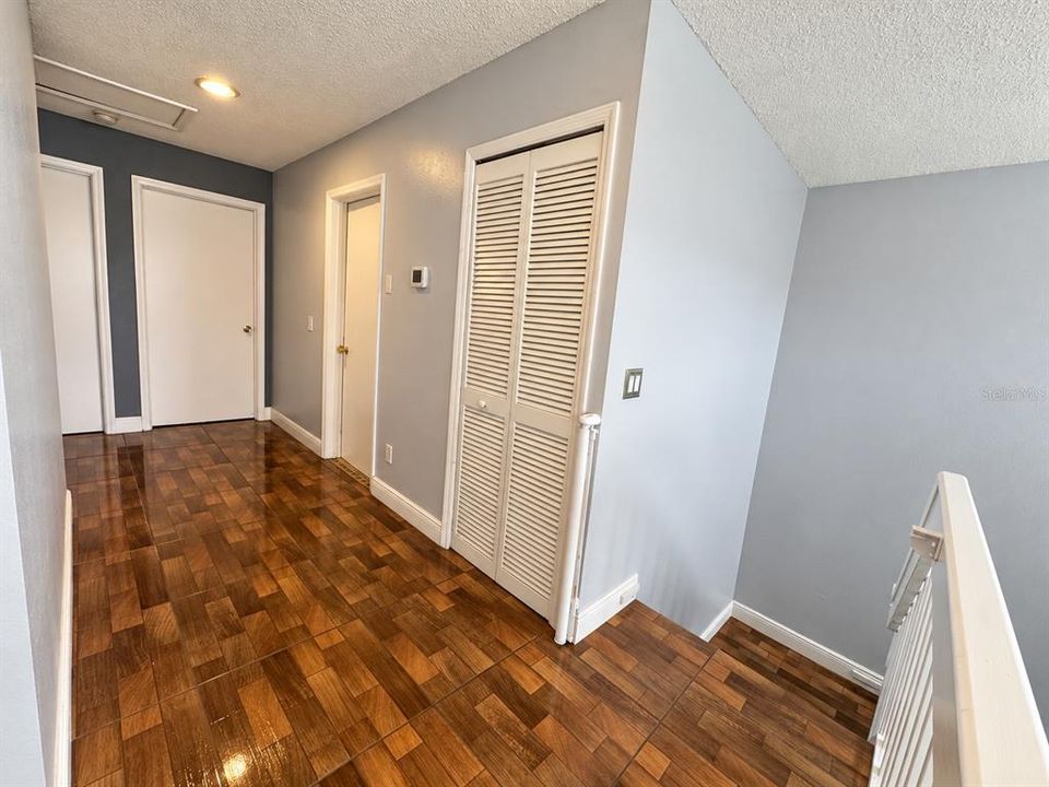 En Venta: $405,000 (4 camas, 2 baños, 1938 Pies cuadrados)