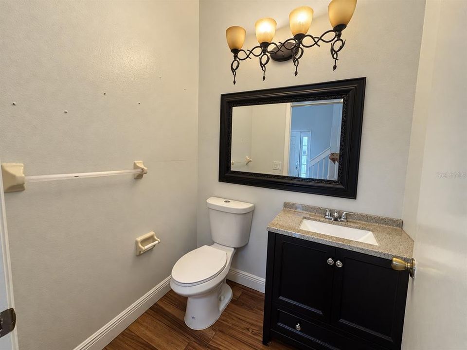 En Venta: $405,000 (4 camas, 2 baños, 1938 Pies cuadrados)