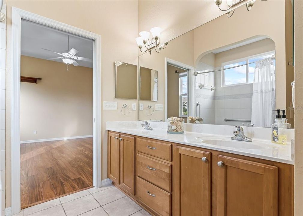 En Venta: $364,000 (3 camas, 2 baños, 1803 Pies cuadrados)