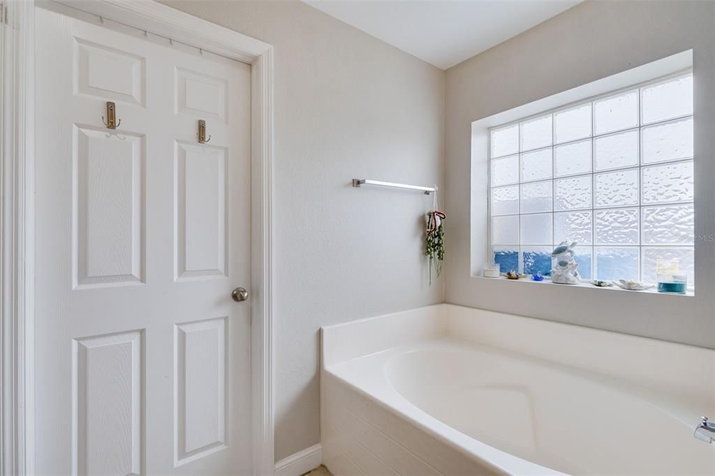 For Sale: $379,000 (4 beds, 2 baths, 2331 Square Feet)