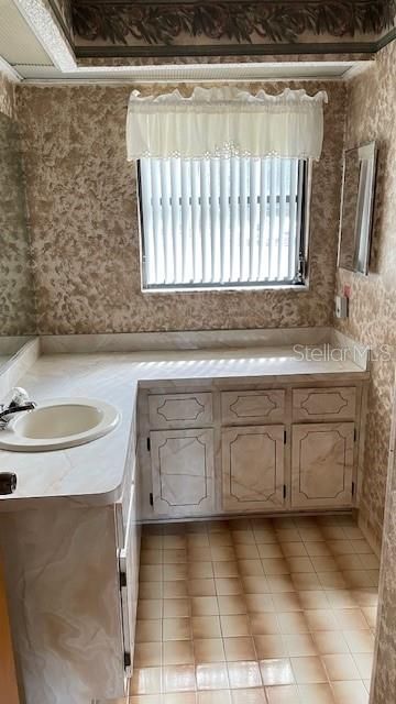 На продажу: $379,900 (3 спален, 2 ванн, 1932 Квадратных фут)