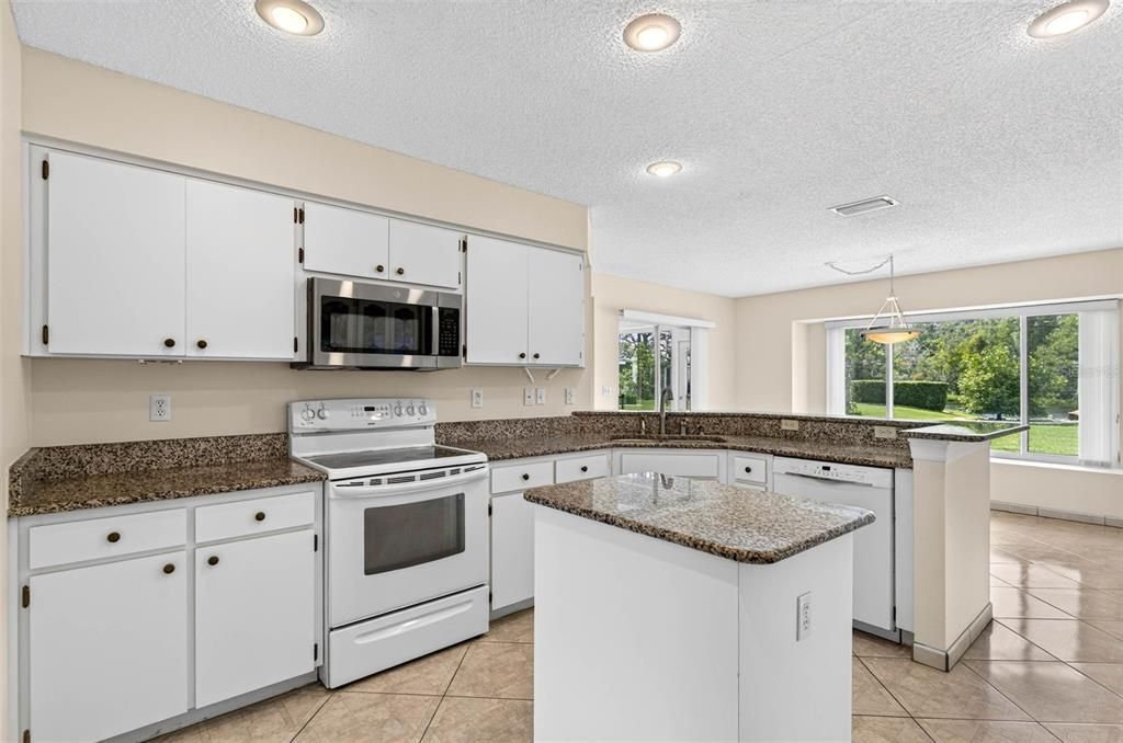Activo con contrato: $349,900 (2 camas, 2 baños, 2486 Pies cuadrados)