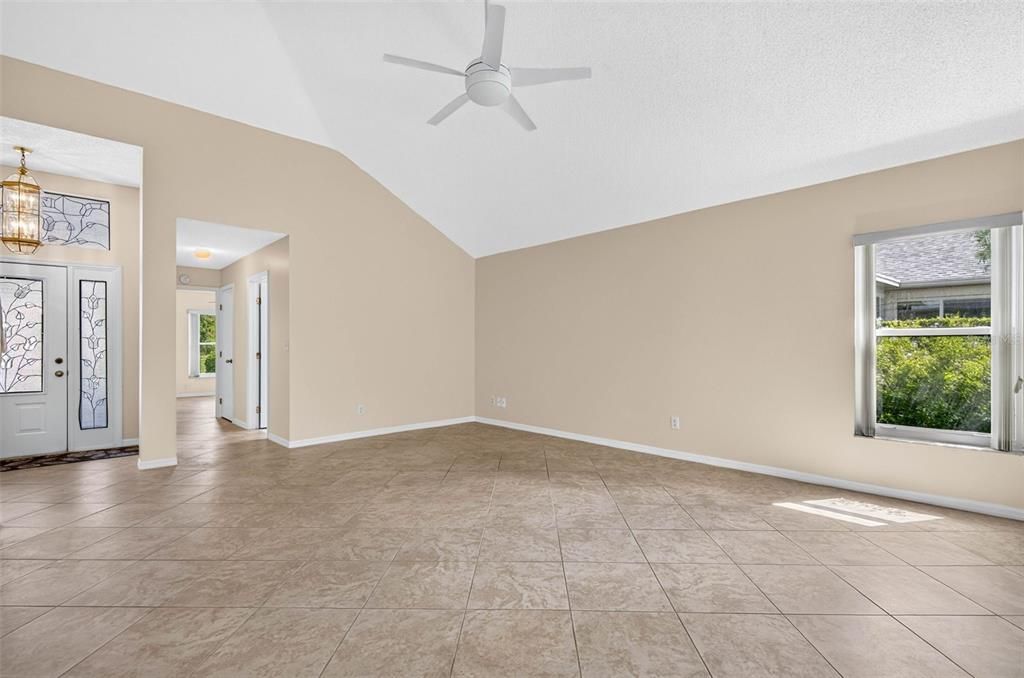 Activo con contrato: $349,900 (2 camas, 2 baños, 2486 Pies cuadrados)