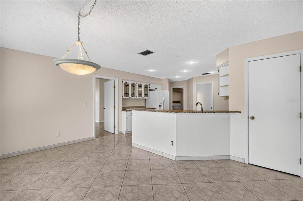 Activo con contrato: $349,900 (2 camas, 2 baños, 2486 Pies cuadrados)