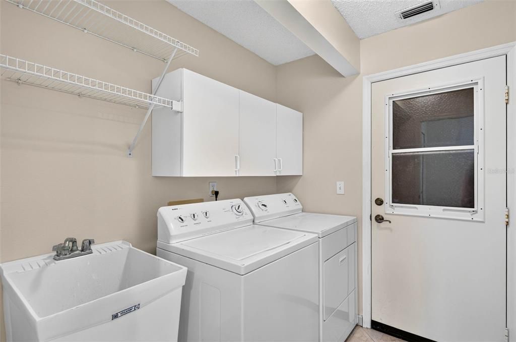Activo con contrato: $349,900 (2 camas, 2 baños, 2486 Pies cuadrados)
