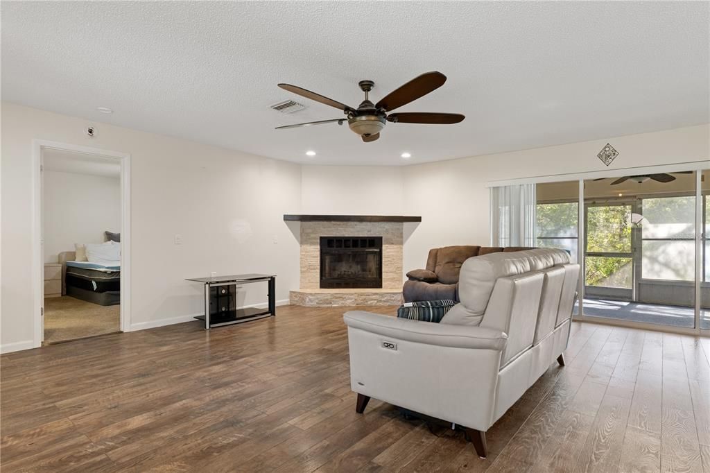 For Sale: $275,000 (3 beds, 2 baths, 2000 Square Feet)