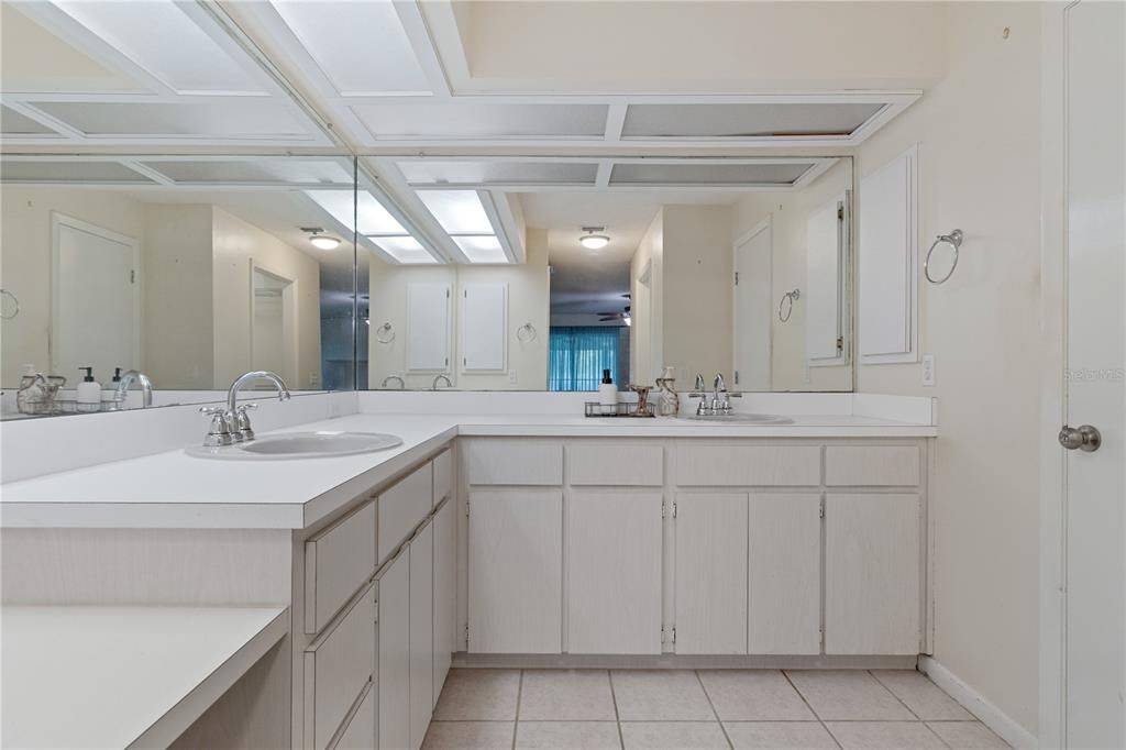 For Sale: $275,000 (3 beds, 2 baths, 2000 Square Feet)