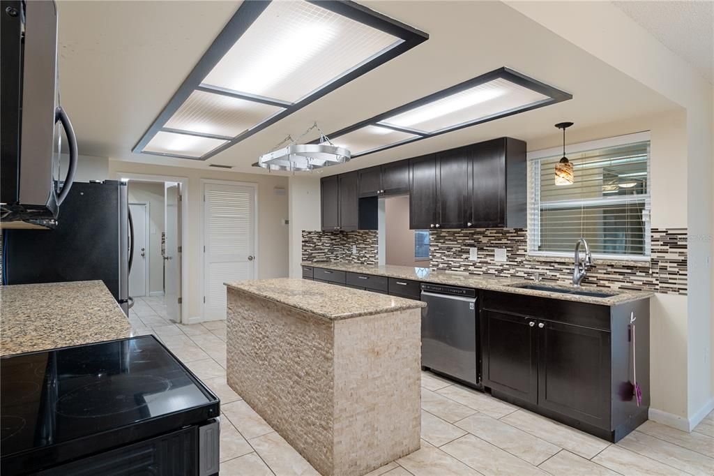For Sale: $275,000 (3 beds, 2 baths, 2000 Square Feet)