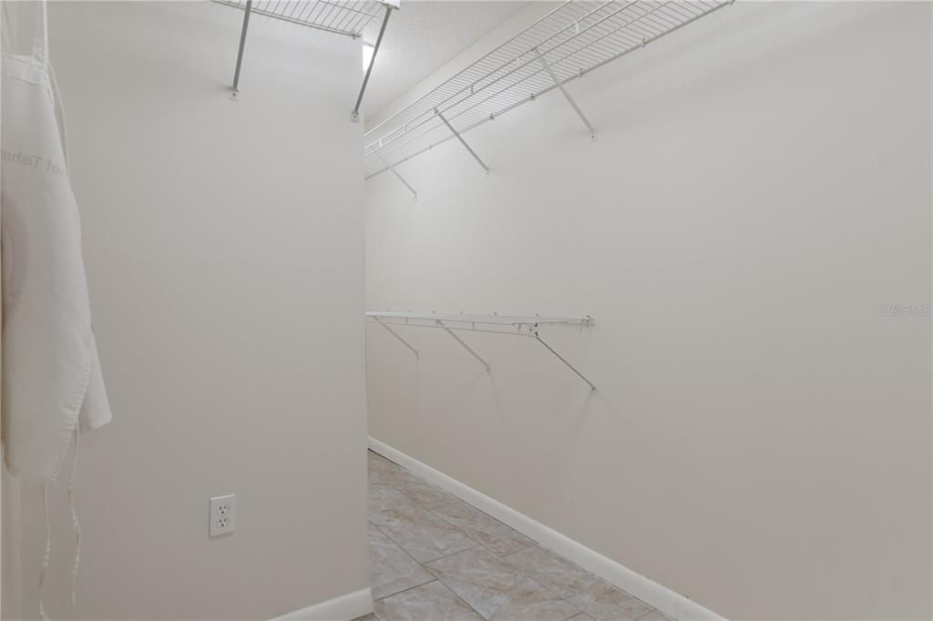 For Sale: $275,000 (3 beds, 2 baths, 2000 Square Feet)