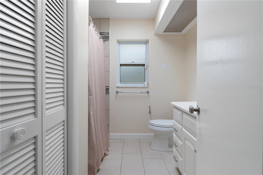 For Sale: $275,000 (3 beds, 2 baths, 2000 Square Feet)