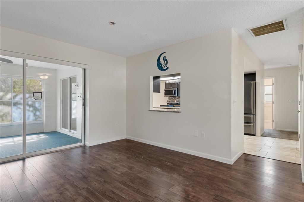 For Sale: $275,000 (3 beds, 2 baths, 2000 Square Feet)