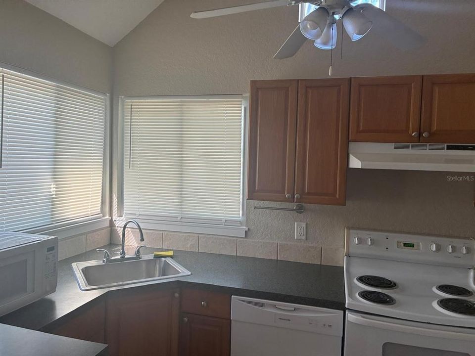 For Rent: $1,200 (1 beds, 1 baths, 500 Square Feet)