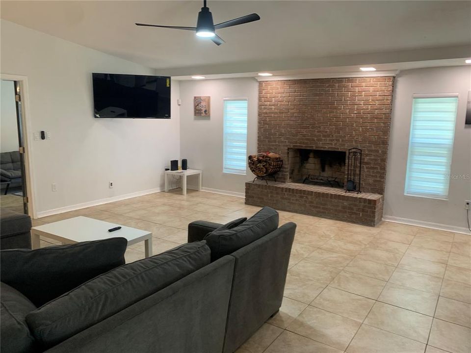 En Venta: $777,000 (3 camas, 3 baños, 2305 Pies cuadrados)