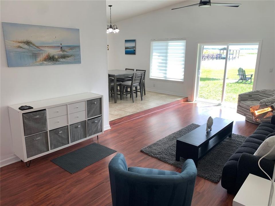 En Venta: $777,000 (3 camas, 3 baños, 2305 Pies cuadrados)