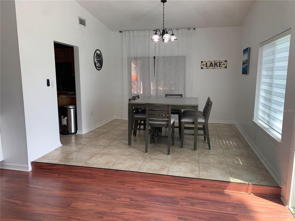 En Venta: $777,000 (3 camas, 3 baños, 2305 Pies cuadrados)