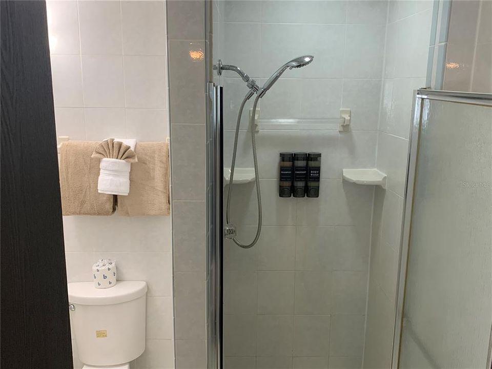 En Venta: $777,000 (3 camas, 3 baños, 2305 Pies cuadrados)