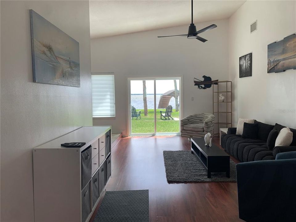 En Venta: $777,000 (3 camas, 3 baños, 2305 Pies cuadrados)