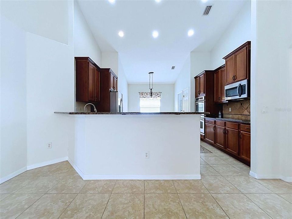 For Rent: $2,800 (3 beds, 2 baths, 2023 Square Feet)