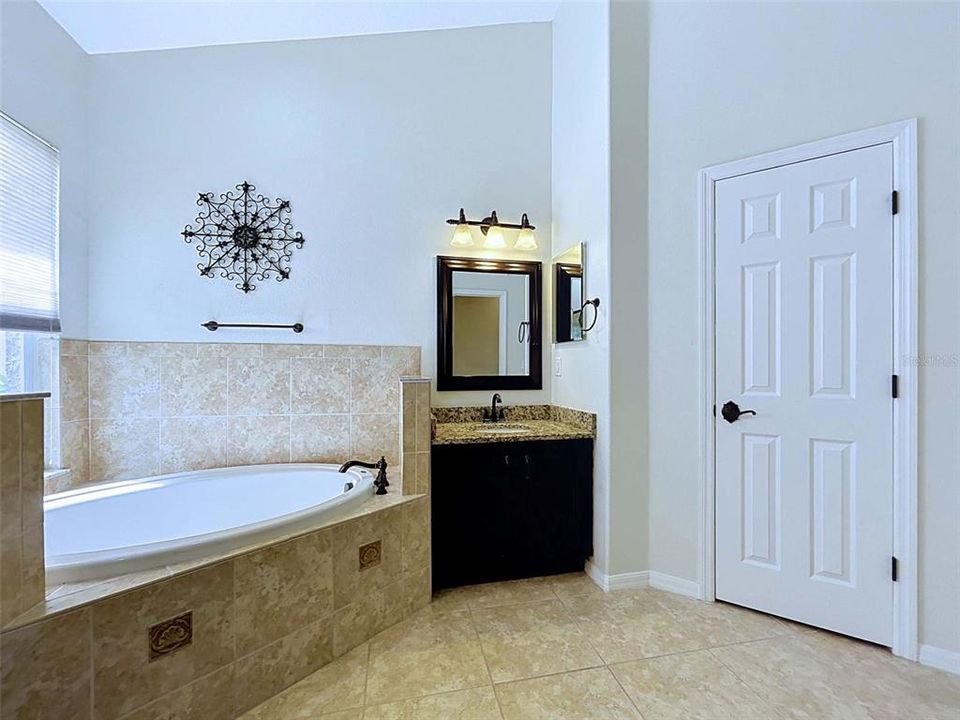For Rent: $2,800 (3 beds, 2 baths, 2023 Square Feet)