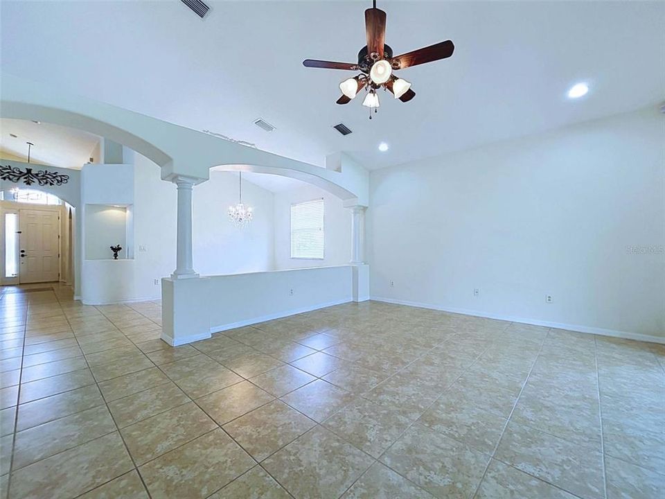 For Rent: $2,800 (3 beds, 2 baths, 2023 Square Feet)