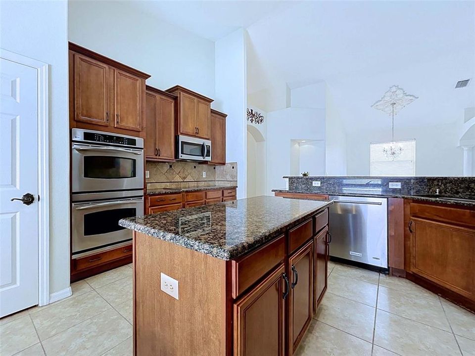 For Rent: $2,800 (3 beds, 2 baths, 2023 Square Feet)