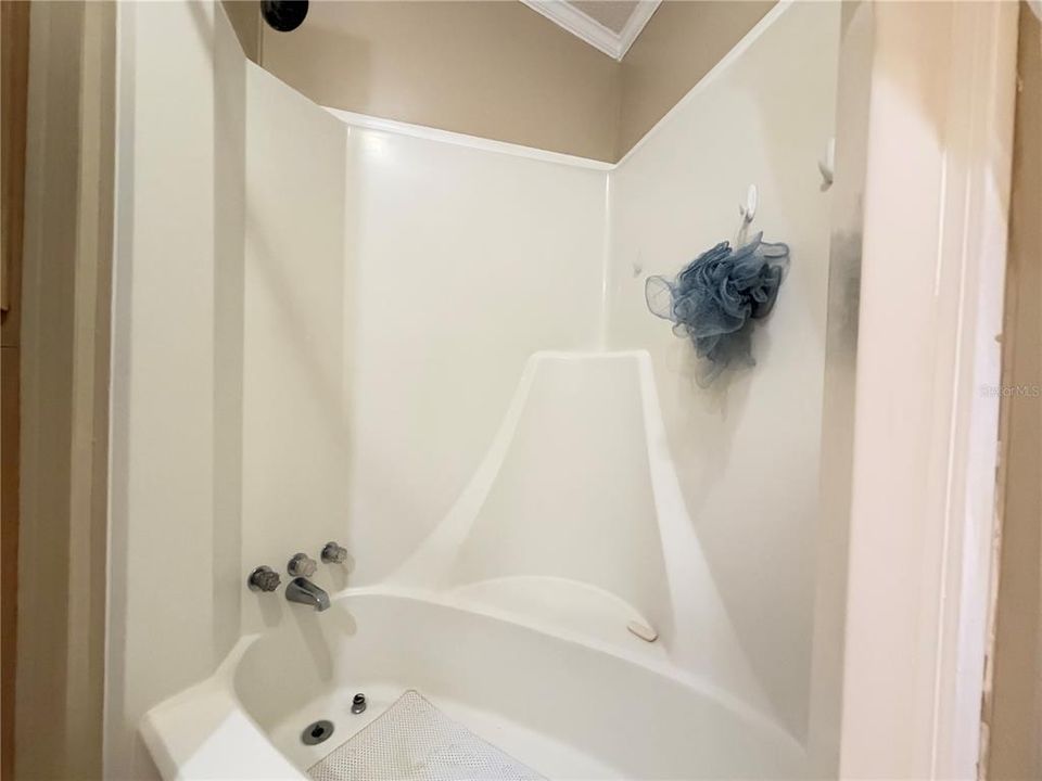 На продажу: $149,900 (2 спален, 1 ванн, 802 Квадратных фут)